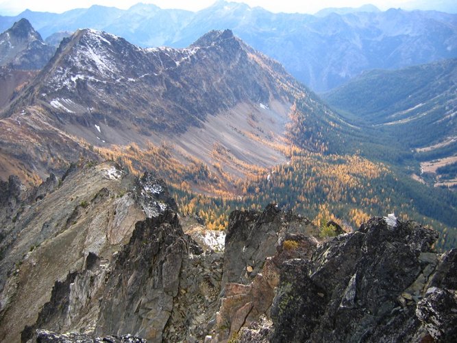 Looking south, here's the south ridge of Cardinal, and the North Fork Entiat Valley.
Note the jagged ridge crest of Saska iin the foreground, which limited our choices of routes.